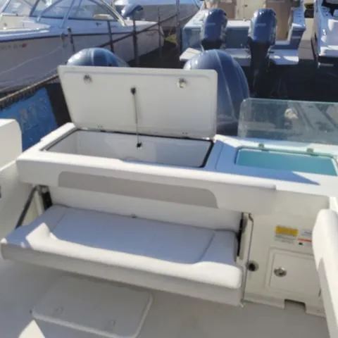 Slide: The Image of Parker Marine 2501 Center Console 2022 - 12