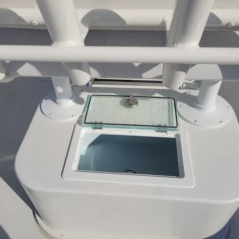 Slide: The Image of Parker Marine 2501 Center Console 2022 - 9