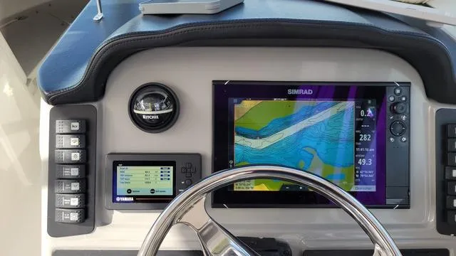 Slide: The Image of Robalo R247 Dual Console 2018 - 4