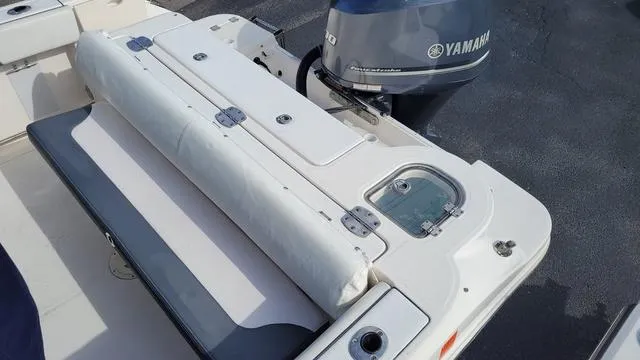 Slide: The Image of Robalo R247 Dual Console 2018 - 9