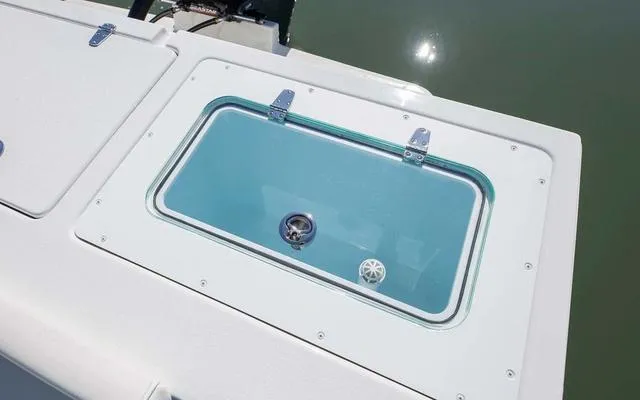 Slide: The Image of Parker Marine 2520 XLD Sport Cabin 2025 - 10