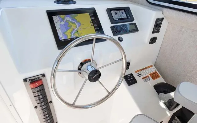 Slide: The Image of Parker Marine 2520 XLD Sport Cabin 2025 - 4