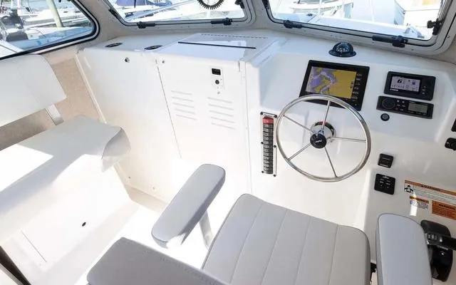 Slide: The Image of Parker Marine 2520 XLD Sport Cabin 2025 - 6