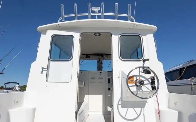 Slide: The Image of Parker Marine 2520 XLD Sport Cabin 2025 - 8