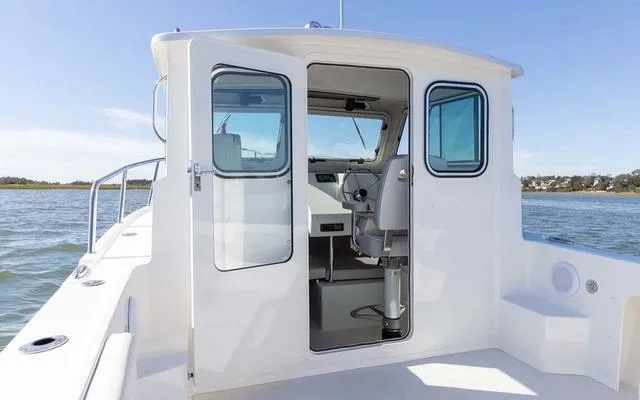 Slide: The Image of Parker Marine 2120 Sport Cabin 2025 - 6