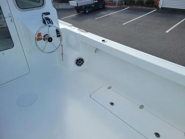 Slide: The Image of Parker Marine 2420 Sport Cabin 2024 - 7