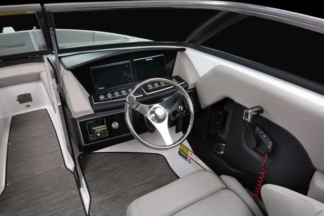 Slide: The Image of Four Winns H4C Horizon 2022 - 6