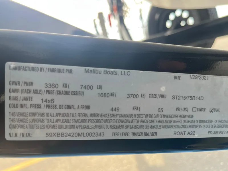 Slide: The Image of Label on 2021 Axis A22 trailer by Malibu Boats, showing specifications and compliance details. - 39