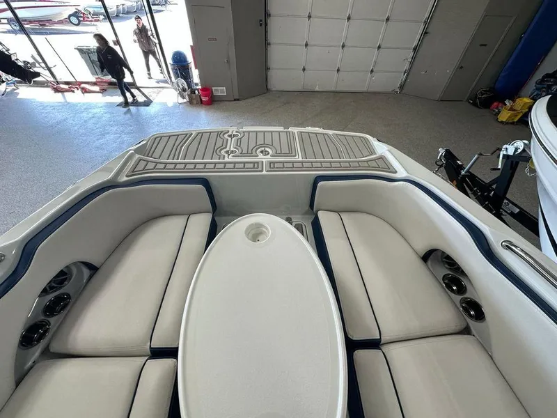 Slide: The Image of Crownline Boats Eclipse E230 XS 2024 - 4