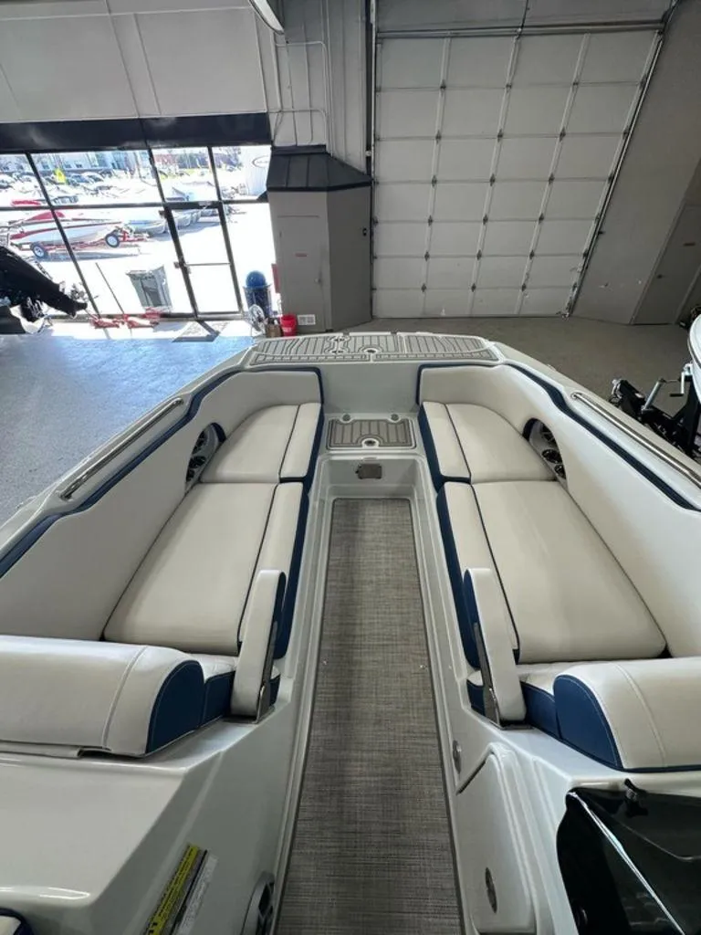 Slide: The Image of Crownline Boats Eclipse E230 XS 2024 - 6
