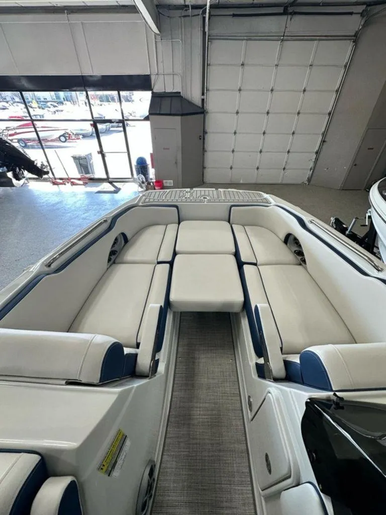 Slide: The Image of Crownline Boats Eclipse E230 XS 2024 - 7