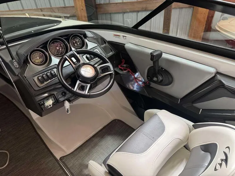 Slide: The Image of Monterey 238SS 2017 - 5