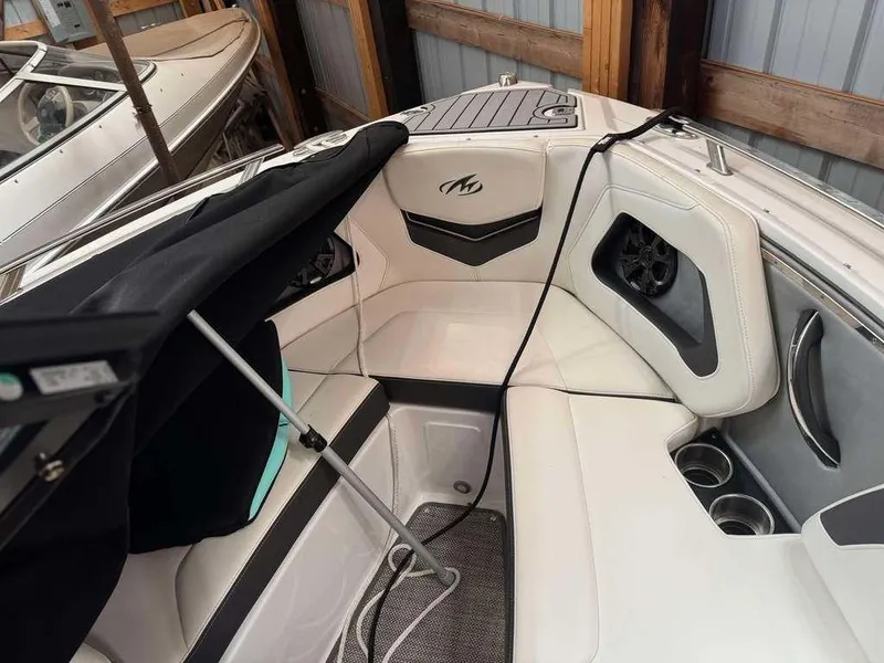 Slide: The Image of Monterey 238SS 2017 - 6