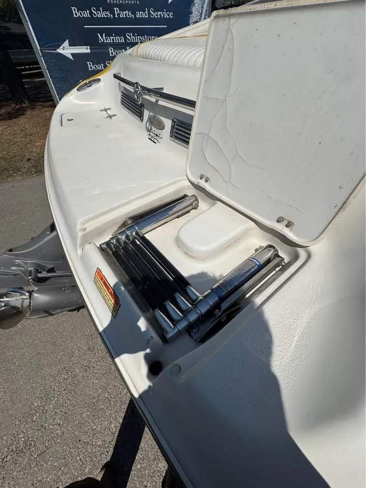 Slide: The Image of Crownline Boats 202 BR 2002 - 6