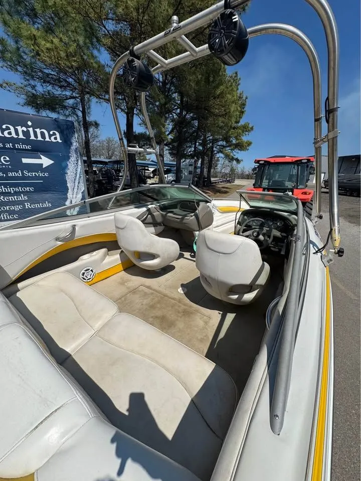 Slide: The Image of Crownline Boats 202 BR 2002 - 8