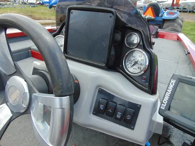 Slide: The Image of Steering console of 2018 G3 Sportsman 17 boat with gauges and Lowrance device. - 12