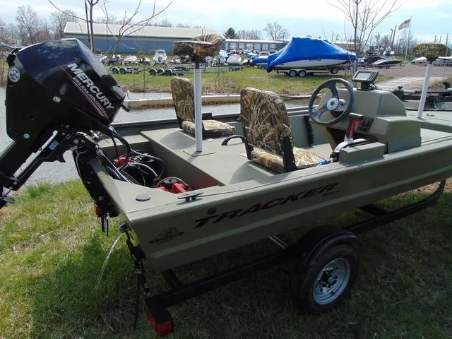 Slide: The Image of 2020 Tracker GRIZZLY® 1648 SC boat with Mercury engine, camo seats, and steering console. - 4