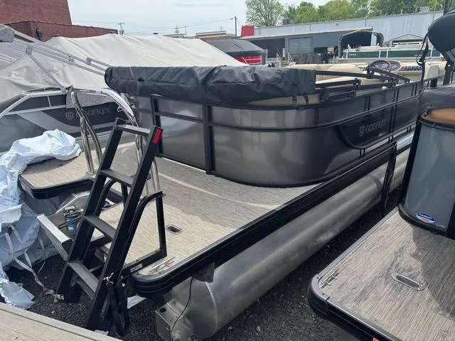 Slide: The Image of Godfrey Sweetwater 2286 SBX Tritoon - 150 Yamaha 2025 - 11