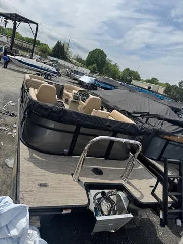 Slide: The Image of Godfrey Sweetwater 2286 SBX Tritoon - 150 Yamaha 2025 - 8