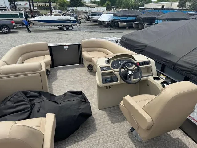 Slide: The Image of Godfrey Sweetwater 2286 SBX Tritoon - 150 Yamaha 2025 - 9