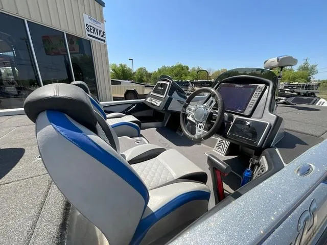 Slide: The Image of Caymas CX21 PRO DC 2021 - 12