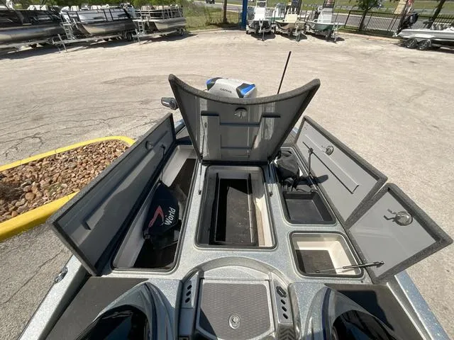 Slide: The Image of Caymas CX21 PRO DC 2021 - 21