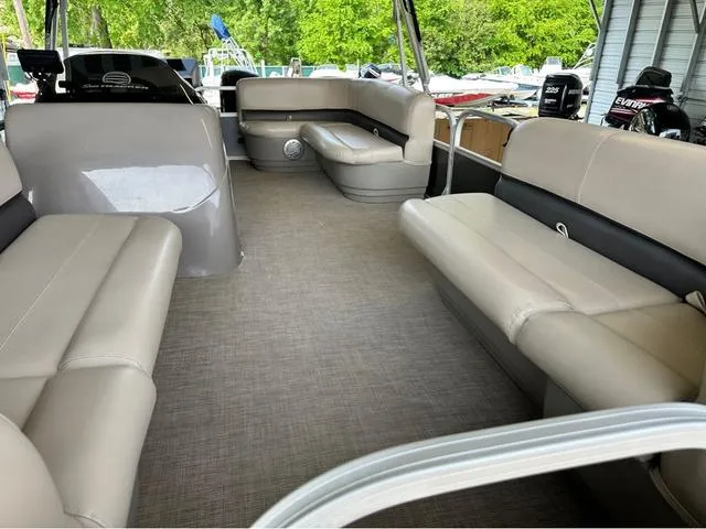 Slide: The Image of Sun Tracker Party Barge 18 DLX 2020 - 39