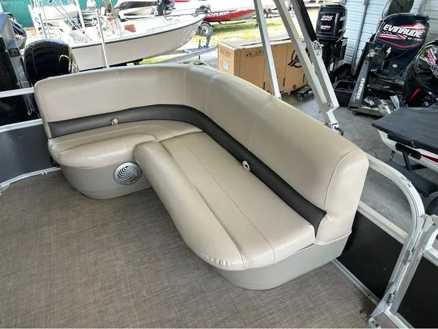 Slide: The Image of Sun Tracker Party Barge 18 DLX 2020 - 40