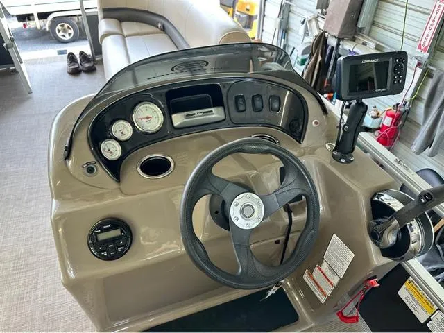 Slide: The Image of Sun Tracker Party Barge 18 DLX 2020 - 42