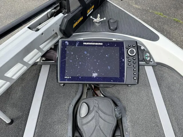 Slide: The Image of Fishfinder on 2006 Ranger Z19 boat with Humminbird Helix 9 display. - 3