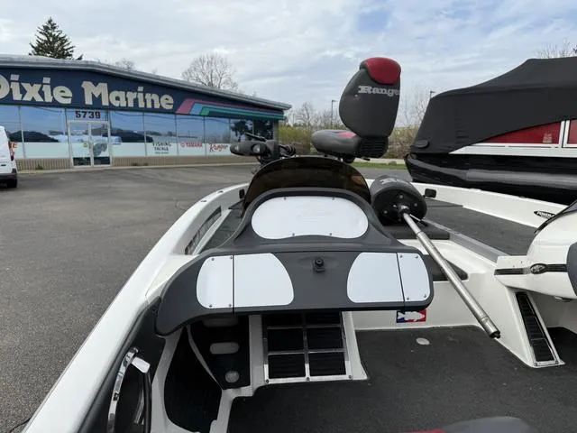 Slide: The Image of 2006 Ranger Z19 boat at Dixie Marine dealership, featuring a sleek design and comfortable seating. - 4