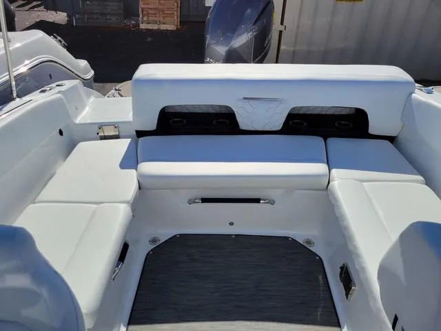 Slide: The Image of Four Winns H1C 2023 - 10