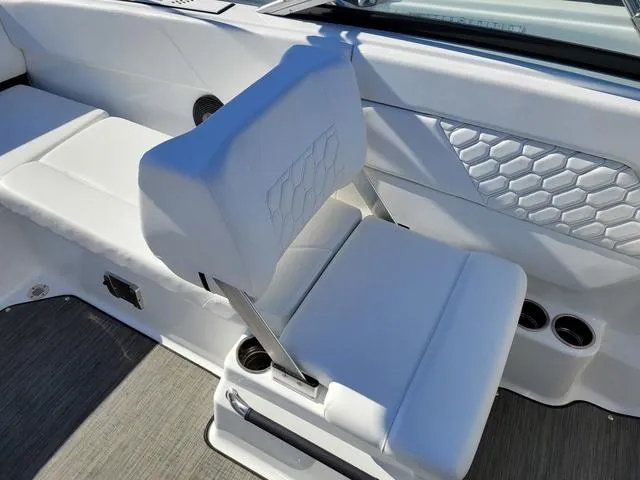 Slide: The Image of Four Winns H1C 2023 - 8