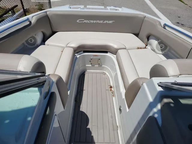 Slide: The Image of Crownline Boats E 215 XS 2019 - 4