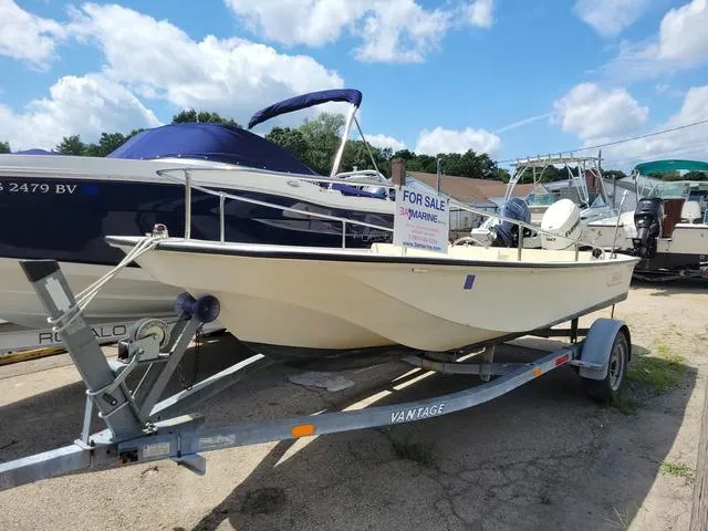 Slide: The Image of Crownline Boats E 215 XS 2019 - 6