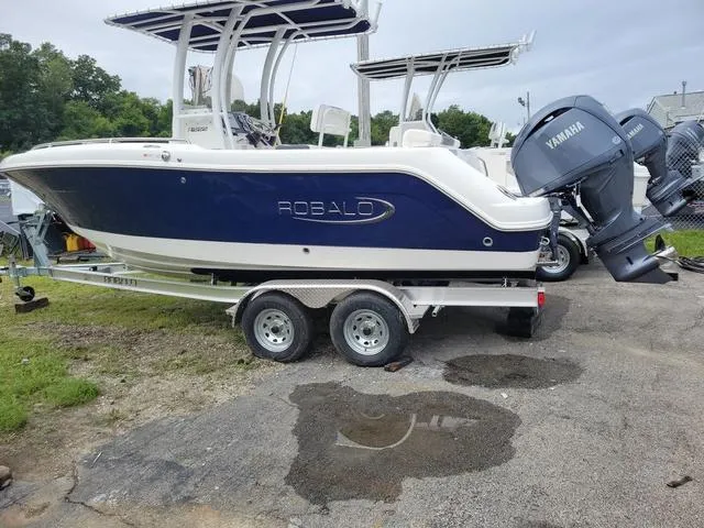 Slide: The Image of Robalo R222 2025 - 2