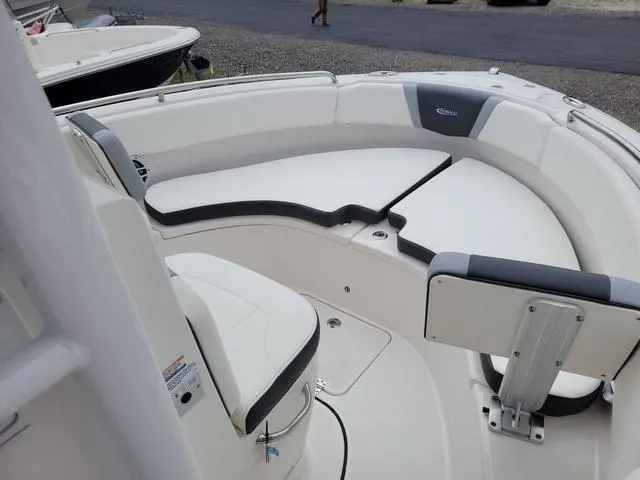 Slide: The Image of Robalo R222 2025 - 4