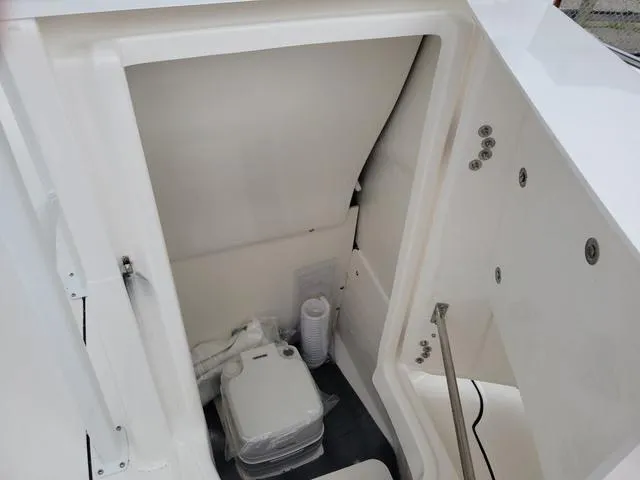 Slide: The Image of Robalo R222 2025 - 5