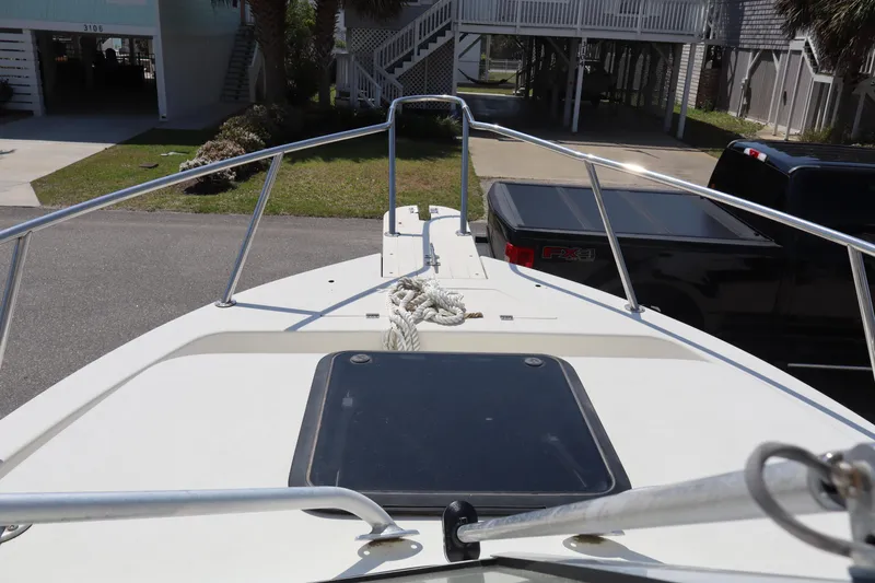 Slide: The Image of 2005 Sea Boss 235 Walkaround boat deck with railing and rope. - 17