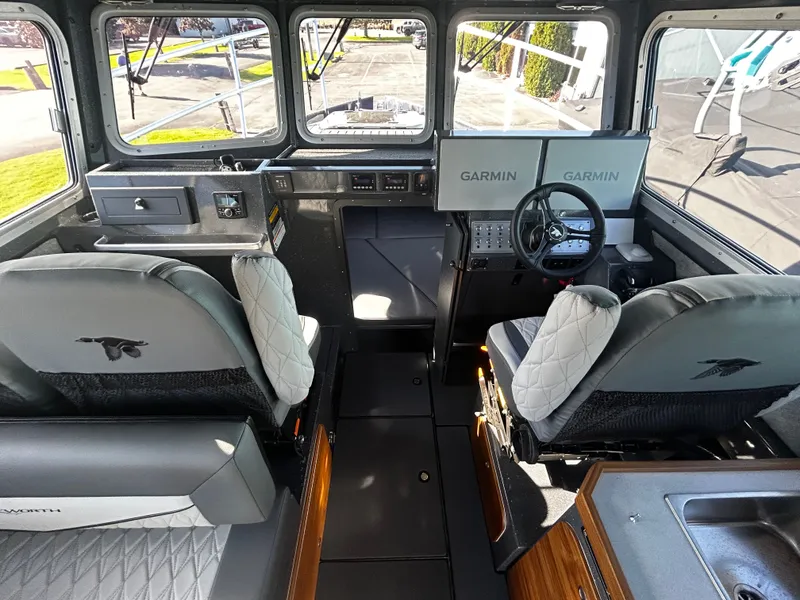 Slide: The Image of Duckworth 30 Offshore XL 2026 - 17