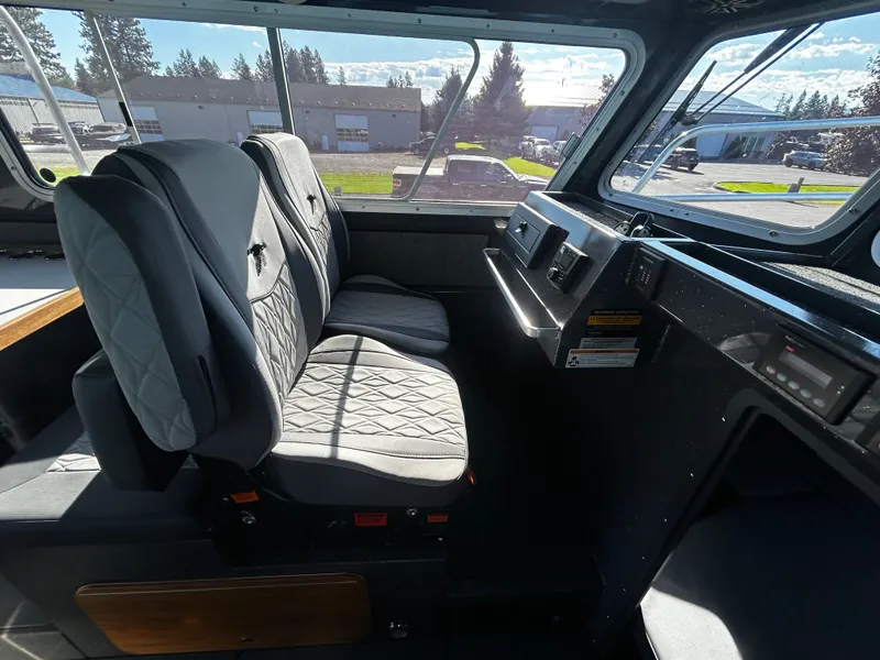 Slide: The Image of Duckworth 30 Offshore XL 2026 - 18