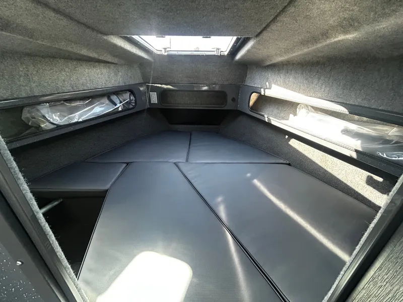 Slide: The Image of Duckworth 30 Offshore XL 2026 - 22