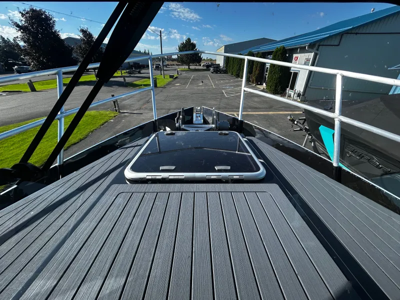 Slide: The Image of Duckworth 30 Offshore XL 2026 - 25