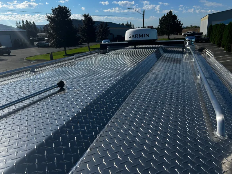 Slide: The Image of Duckworth 30 Offshore XL 2026 - 26