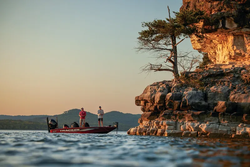 Slide: The Image of Tracker Savage 215 2025 - 95