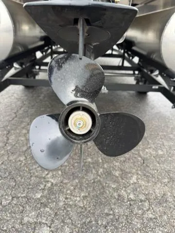 Slide: The Image of Propeller of 2025 Sun Tracker Bass Buggy 16 XL Select pontoon boat. - 4