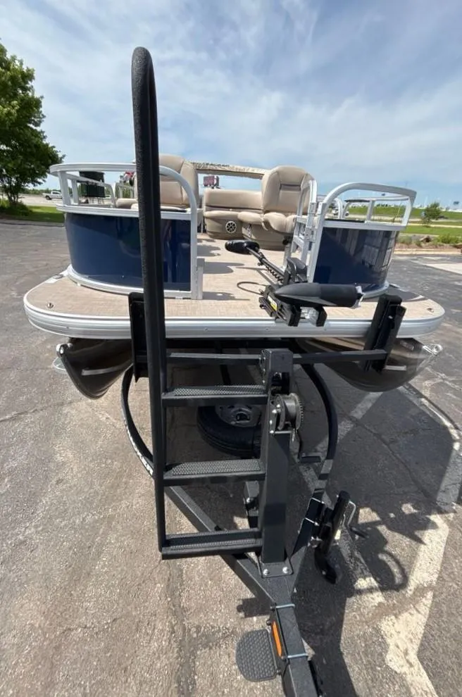 Slide: The Image of Sun Tracker Bass Buggy 16 XL Select 2025 - 63