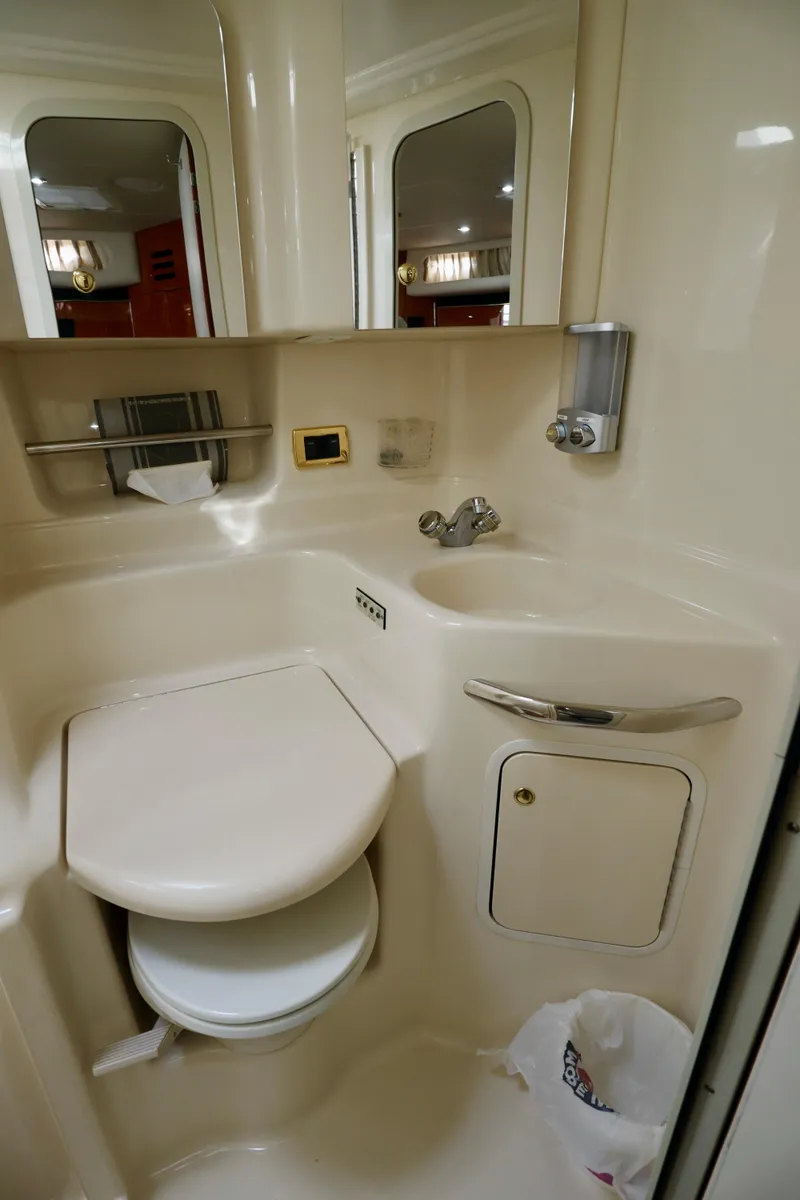 Slide: The Image of Sea Ray 380 Sundancer 2001 - 13