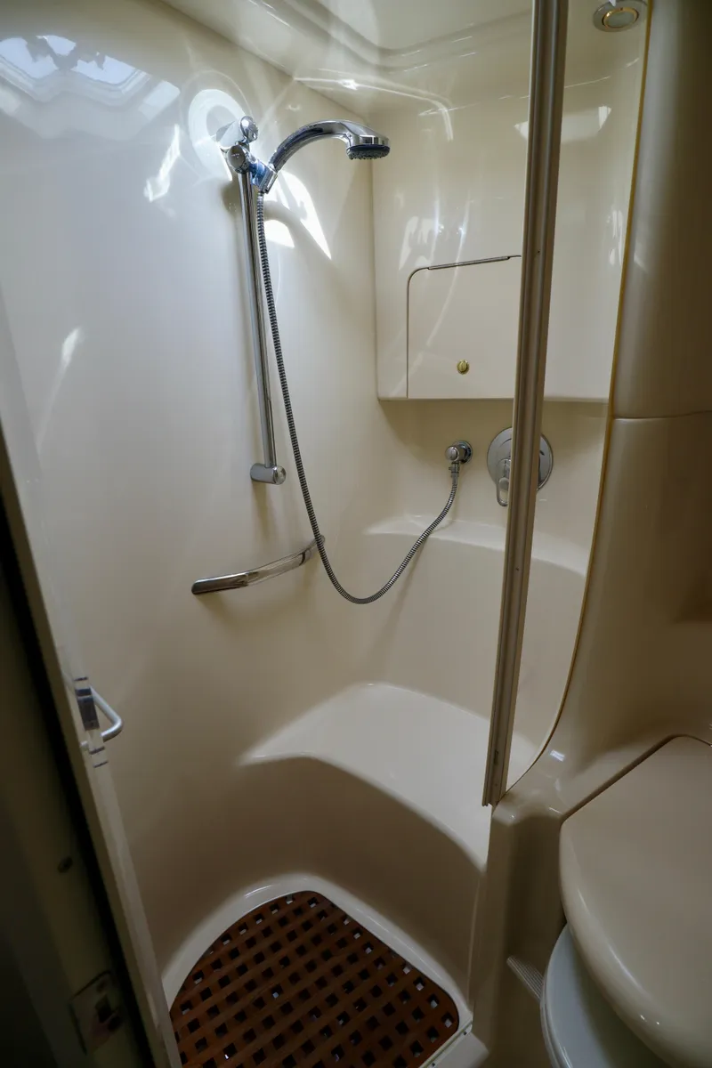 Slide: The Image of Sea Ray 380 Sundancer 2001 - 15