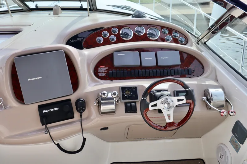 Slide: The Image of Sea Ray 380 Sundancer 2001 - 25